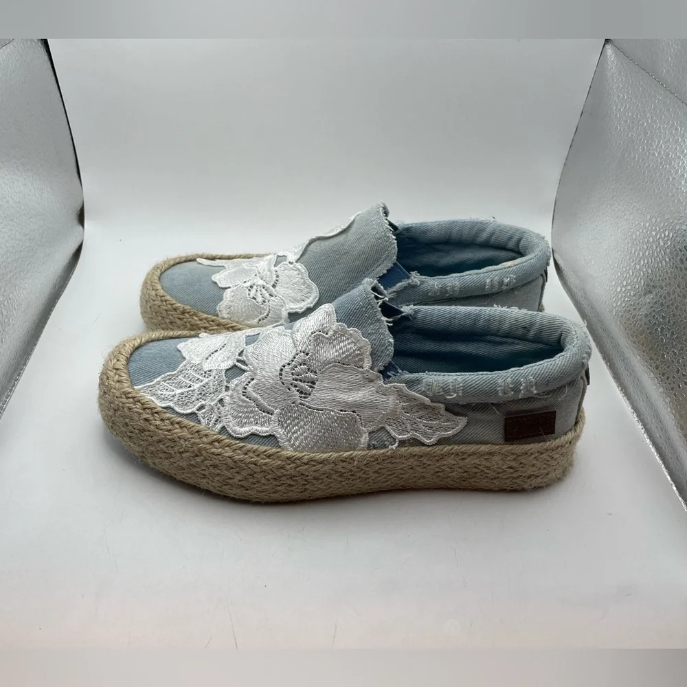 Blowfish white floral espadrilles women’s 6